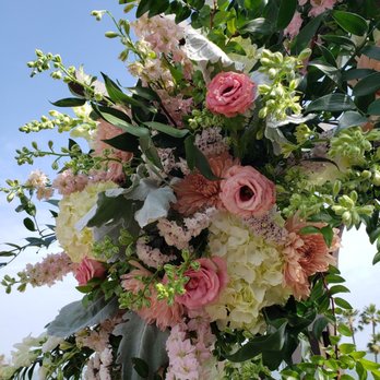 Sweet Peas Florist - Close up on arch flowers - Florists Near Me - Long Beach, California Sweet Peas Florist - Close up on arch flowers - Florists Near Me - Long Beach, California