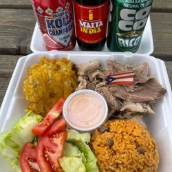 Pinch-Ito - Pernil con Arroz con Gandules y Tostones / Roast Pork with Pigeon Peas Rice & Green Plantain