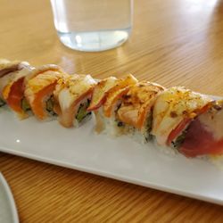 Hikari Sushi House - Spicy rainbow roll