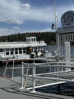 Arrowhead Queen Tour Boat by null