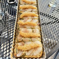 Black Bottle - - Pear & gorgonzola Flatbread