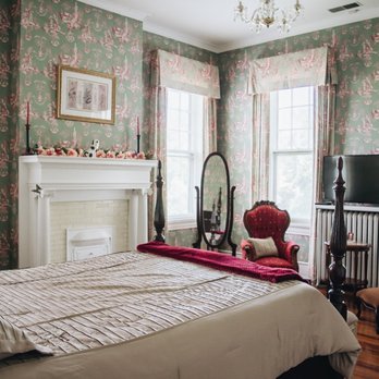 1912 Bed & Breakfast - Spring Room with private bath - Bed & Breakfast Near Me - Sumter, South Carolina