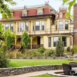 Hanley Landscaping service - The Cliffside Inn, maintained by Hanley.