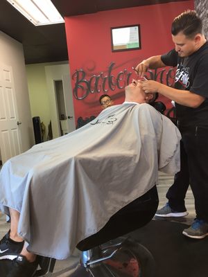 La Familia Barbershop by null