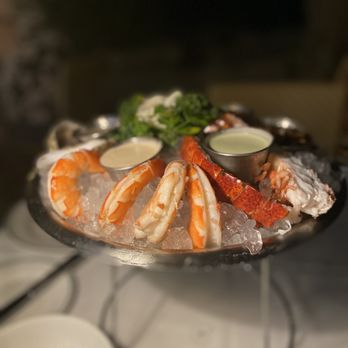 Smith & Wollensky - Miami Beach - a seafood platter - Steakhouses Near Me - Miami Beach, Florida Smith & Wollensky - Miami Beach - a seafood platter - Steakhouses Near Me - Miami Beach, Florida