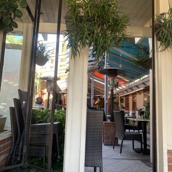 Walters - Interior patio - Breakfast & Brunch Near Me - Claremont, California