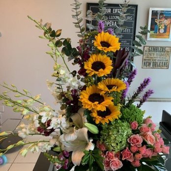 Bella Flor - Last second ordering. Service and the flowers STUNNING!! Thanks so much!! EXCELLENT price. - Florists Near Me - San Juan, Puerto Rico