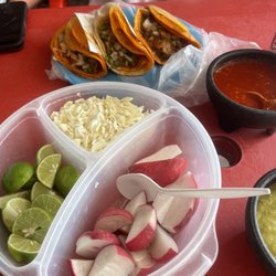 Tacos Y Tortas El Poblano - Toppings!