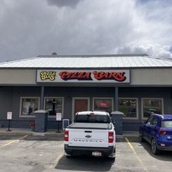 Pizza Barn - Exterior