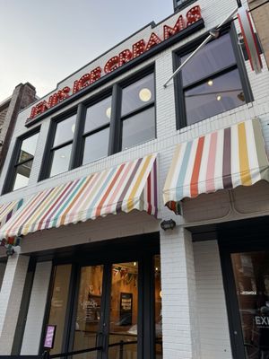 Jeni's Splendid Ice Creams by null