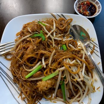 Pulau Pinang - My favorite stir fry bee goon and egg noodles - Malaysian Near Me - Elmhurst, New York Pulau Pinang - My favorite stir fry bee goon and egg noodles - Malaysian Near Me - Elmhurst, New York