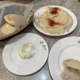 Bread and hommus