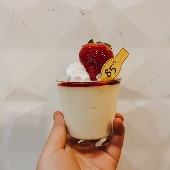 85°C Bakery Cafe-Newark - White chocolate strawberry cup - Bakeries Near Me - Newark, California 85°C Bakery Cafe-Newark - White chocolate strawberry cup - Bakeries Near Me - Newark, California