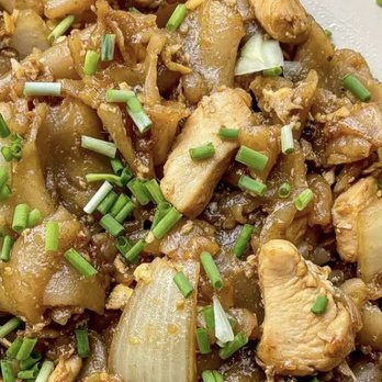 Let's Pho - Kuaytiaw Khau Kai with flat noodles and huge chunks of chicken breast - Vietnamese Near Me - Sherman Oaks, California Let's Pho - Kuaytiaw Khau Kai with flat noodles and huge chunks of chicken breast - Vietnamese Near Me - Sherman Oaks, California