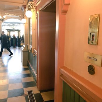 Disneyland Hotel - Private elevator for Castle Club Guest. Takes you from Castle Club to main entrance of Disneyland Paris. - Hotels Near Me - Chessy, 77