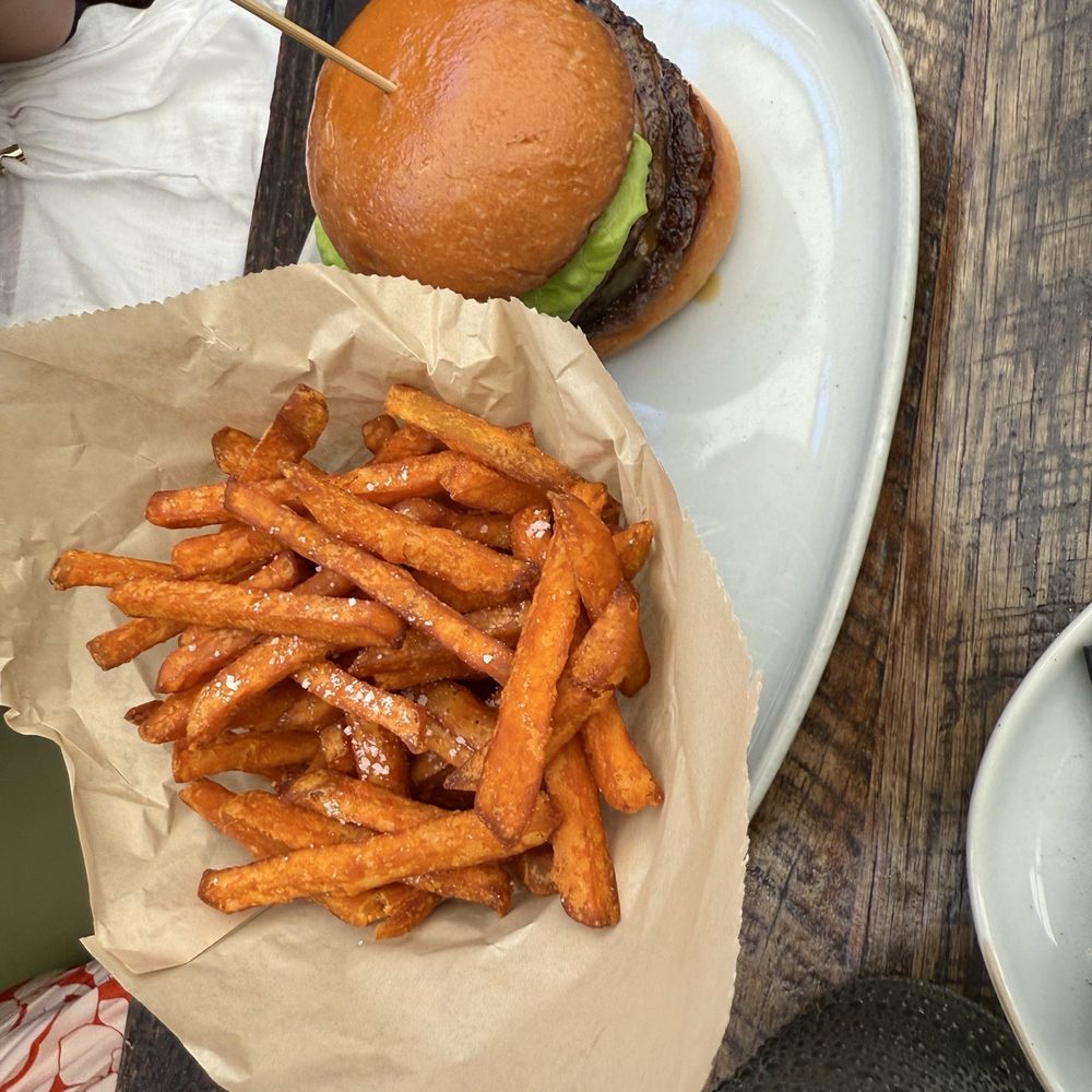 Le Chick - Cocktail Bars Near Me - Miami, Florida