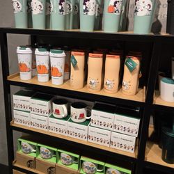 Starbucks - Peanuts™ + Starbucks™ Merch