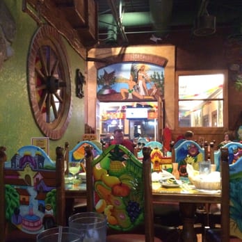 El Picante Authentic Mexican Cuisine - Festive interior to start your dinner off right - Mexican Near Me - Maineville, Ohio El Picante Authentic Mexican Cuisine - Festive interior to start your dinner off right - Mexican Near Me - Maineville, Ohio
