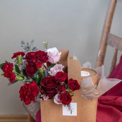 Adore Flowers - Rendezvous is a thoughtfully curated package of Candles and Flowers Bouquet.