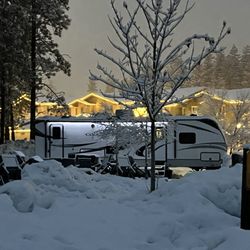 KOA Pine Village Kampground - Christmas Day snow!!!