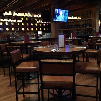 Earls Kitchen + Bar - Lounge - Canadian (New) Near Me - Calgary, Alberta Earls Kitchen + Bar - Lounge - Canadian (New) Near Me - Calgary, Alberta