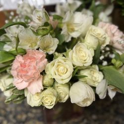 Williams Flower & Gift - What a sad display. Does this cheer you up? Not me!