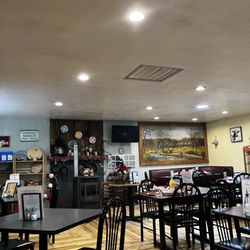 Grammy's Kitchen - Very nice interior despite the unassuming exterior!