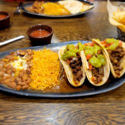 Guy Fieris El Burro Borracho - Carne asada tacos
