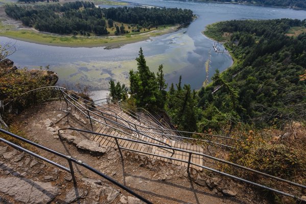 Beacon Rock State Park by null