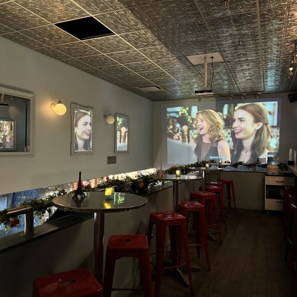 Morris American Bar - Upper level seating - Cocktail Bars Near Me - Washington, DC, District of Columbia Morris American Bar - Upper level seating - Cocktail Bars Near Me - Washington, DC, District of Columbia