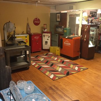 Amelia's Attic - Antiques Near Me - Gainesville, Texas