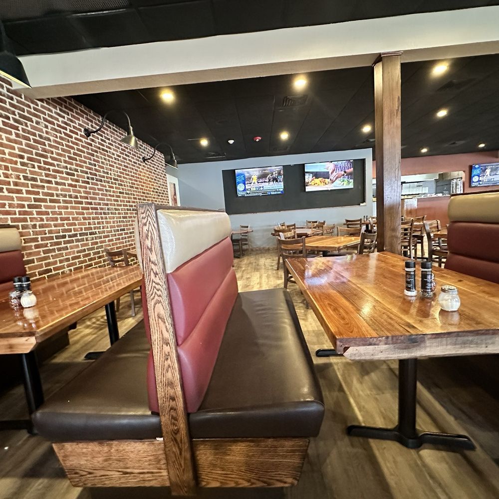 Demetrios Pizza & Grill - Half booth/table - Pizza Near Me - Sarasota, Florida Demetrios Pizza & Grill - Half booth/table - Pizza Near Me - Sarasota, Florida