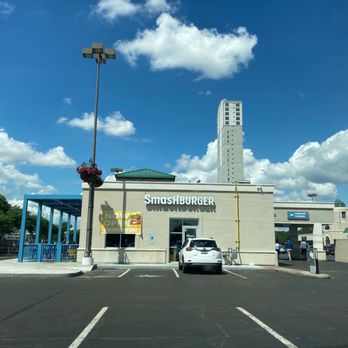 Smashburger - Looks beautiful on a sunny day - Burgers Near Me - Houston, Texas