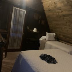 Bear Creek Motel & Cabins - Bedroom cabin9