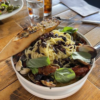Crush Bistro - Pasta with clams - New American Near Me - Anchorage, Alaska Crush Bistro - Pasta with clams - New American Near Me - Anchorage, Alaska