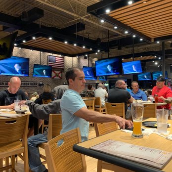 Buffalo Wild Wings - UFC fight!! - Sports Bars Near Me - Wesley Chapel, Florida Buffalo Wild Wings - UFC fight!! - Sports Bars Near Me - Wesley Chapel, Florida