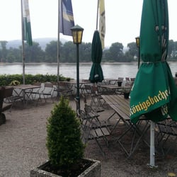 Schaumburger Hof - Outside seating that overlooks the Rhein!