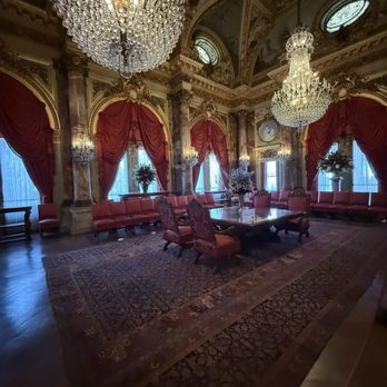 The Breakers - Landmarks & Historical Buildings Near Me - Newport, Rhode Island