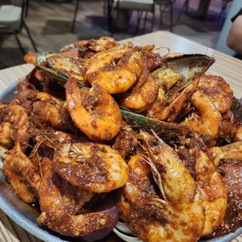 The Luscious Crab - Mix order: calamari, shrimp with head on, green mussels, clams, sausage, potatoes, corn - Cajun/Creole Near Me - Saint Paul, Minnesota The Luscious Crab - Mix order: calamari, shrimp with head on, green mussels, clams, sausage, potatoes, corn - Cajun/Creole Near Me - Saint Paul, Minnesota