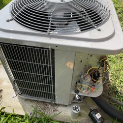 Moody Air Conditioning - Capacitor replacement on a carrier air conditioner.