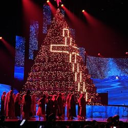 Bellevue Baptist Church - The Singing Christmas Tree!