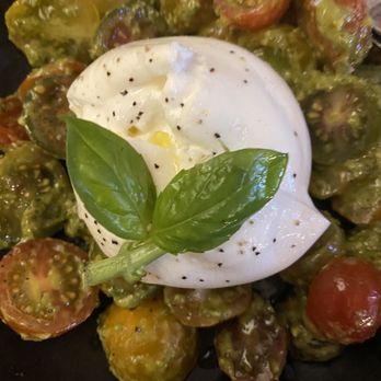 Lateral - Burrata pesto salad - Tapas/Small Plates Near Me - Madrid, M Lateral - Burrata pesto salad - Tapas/Small Plates Near Me - Madrid, M