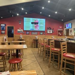 WingHouse Bar & Grill - Tampa Stadium - Kinda bland but clean interior