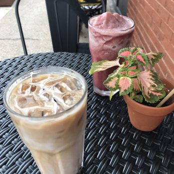 Cafe Astoria - Mixed berry smoothie, and iced Mexican mocha - Coffee & Tea Near Me - Saint Paul, Minnesota