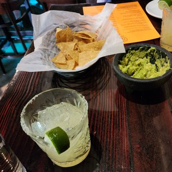 Zentli - Margaritas and guacamole with house made tortilla chips - Mexican Near Me - Evanston, Illinois