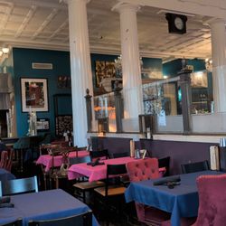 Frankie’s on Main - Dining room