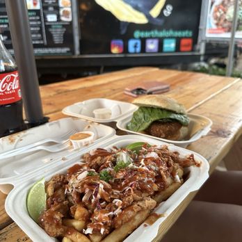 Earth Aloha Eats - Pulled Pork Sandwich & crispy chicken sandwich - Food Trucks Near Me - Honolulu, Hawaii