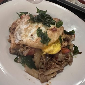 Songkran Thai Kitchen - L Drunken Noodles - Thai Near Me - Houston, Texas Songkran Thai Kitchen - L Drunken Noodles - Thai Near Me - Houston, Texas