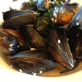 Le Garage - Mussels with white wine - French Near Me - Sausalito, California