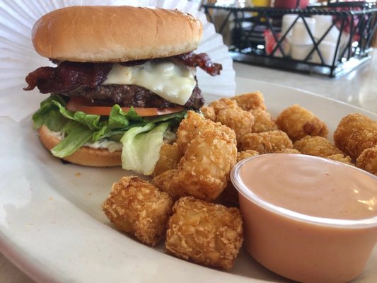 Bill & Bea's Drive In by null